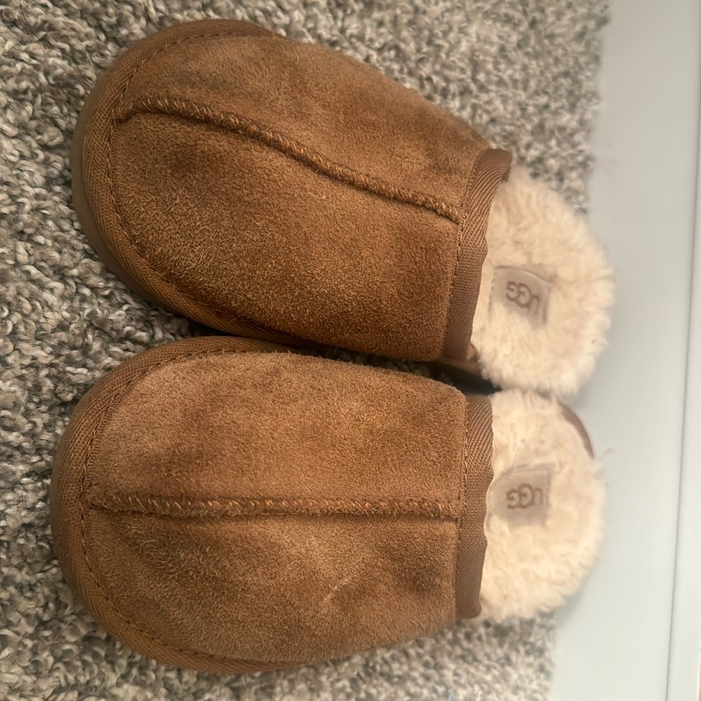 Kids Uggs Slip Ons